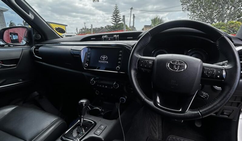 
								2020 TOYOTA HILUX full									