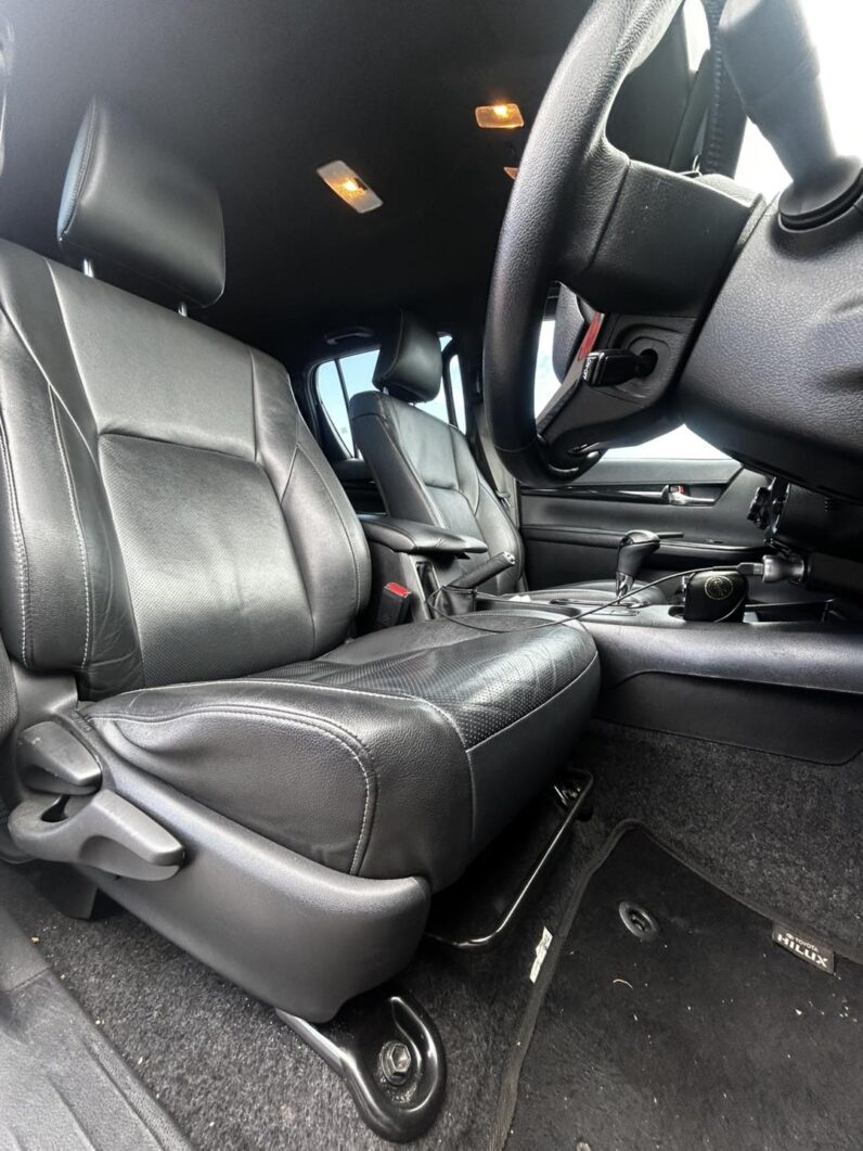 
								2020 TOYOTA HILUX full									