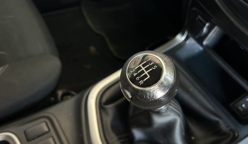 
								2023 Nissan Navara 2.5DDTI SE D/C P/U full									