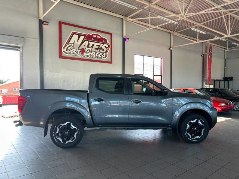
								2023 Nissan Navara 2.5DDTI SE D/C P/U full									