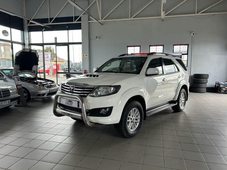 
								2013 Toyota Fortuner 2.5 D4D RB full									