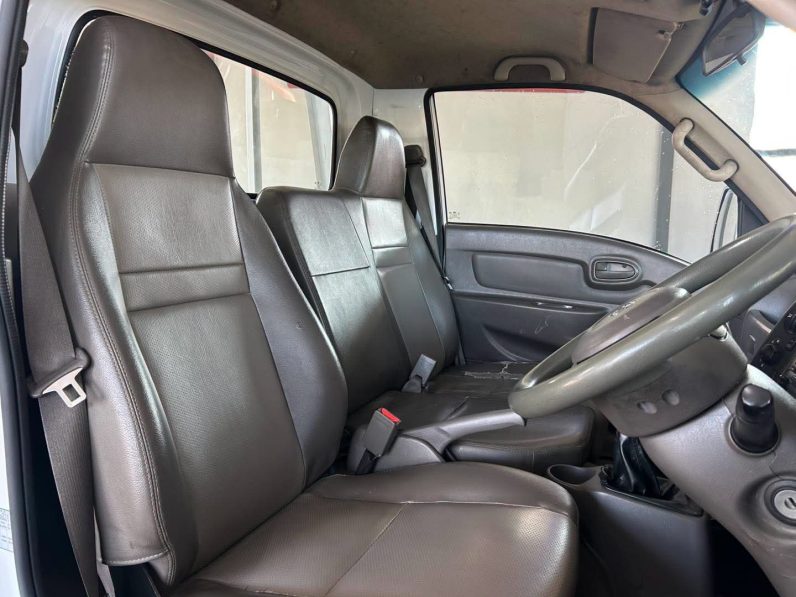 
								2024 HYUNDAI H100 2.6D full									