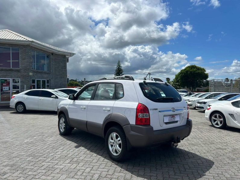 
								2008 HYUNDAI TUCSON 2.0 full									