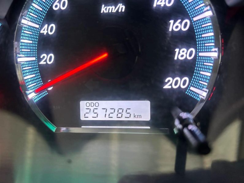 
								2013 Toyota Fortuner 2.5 D4D RB full									