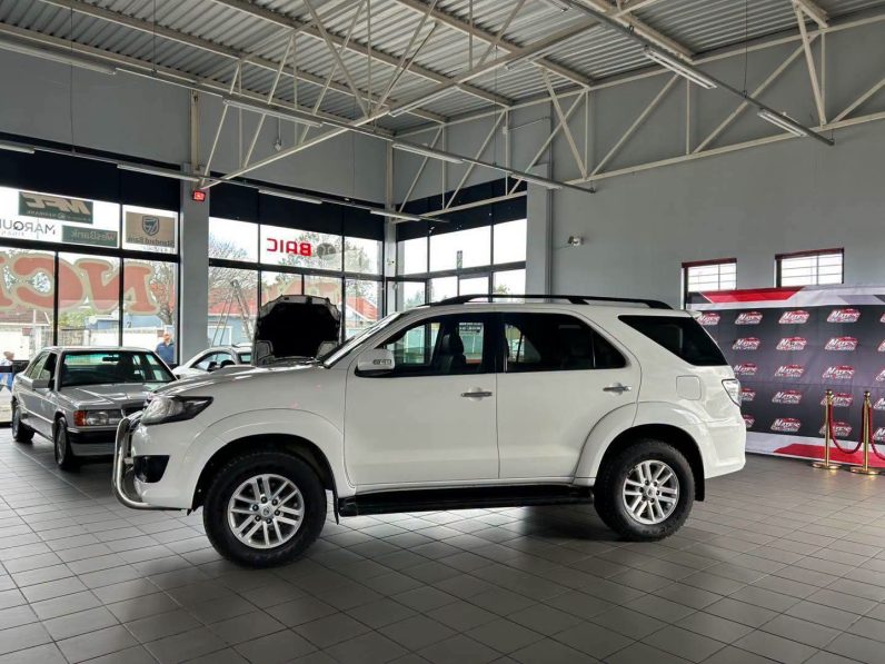 
								2013 Toyota Fortuner 2.5 D4D RB full									