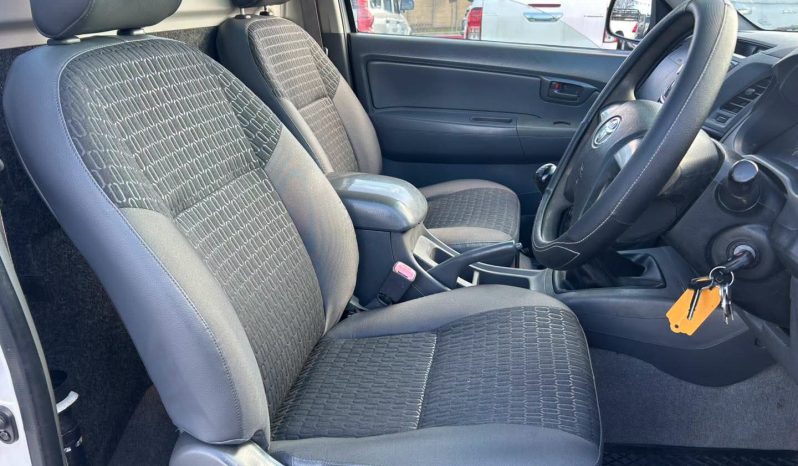 
								2014 TOYOTA HILUX 2.5 D-4D RAISED BODY full									